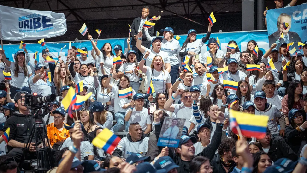 Miguel Uribe Londoño reunió a 3.000 jóvenes en Bogotá con propuestas para el futuro 1 Miguel Uribe reunió a 3.000 jóvenes en Bogotá con propuestas para el futuro