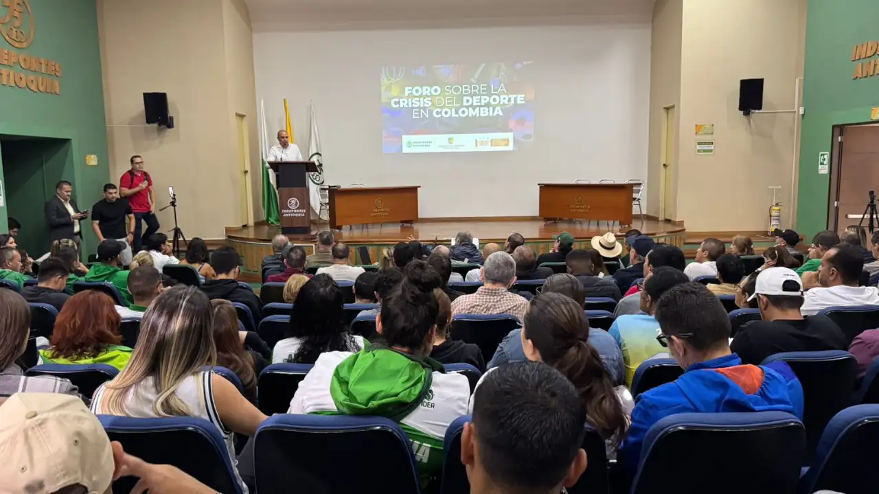 Senador Esteban alerta sobre recorte de $3 billones al deporte en Colombia