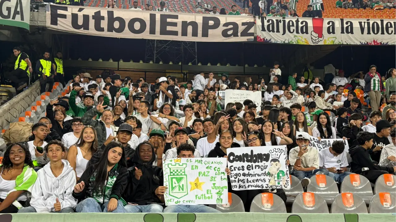 80 estudiantes compartieron una jornada de paz en el clásico Nacional vs. Millonarios