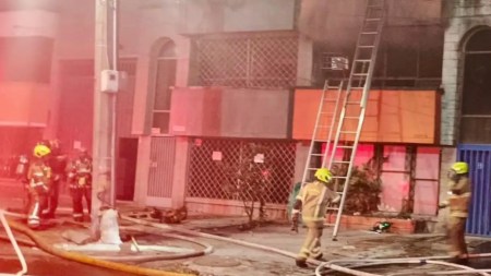 Bomberos controlan incendio en edificio de Guayabal