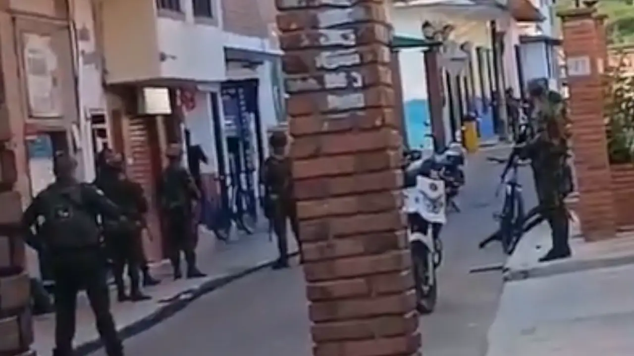 Pánico en Amalfi por paquete que generó alarma de explosivos en un colegio