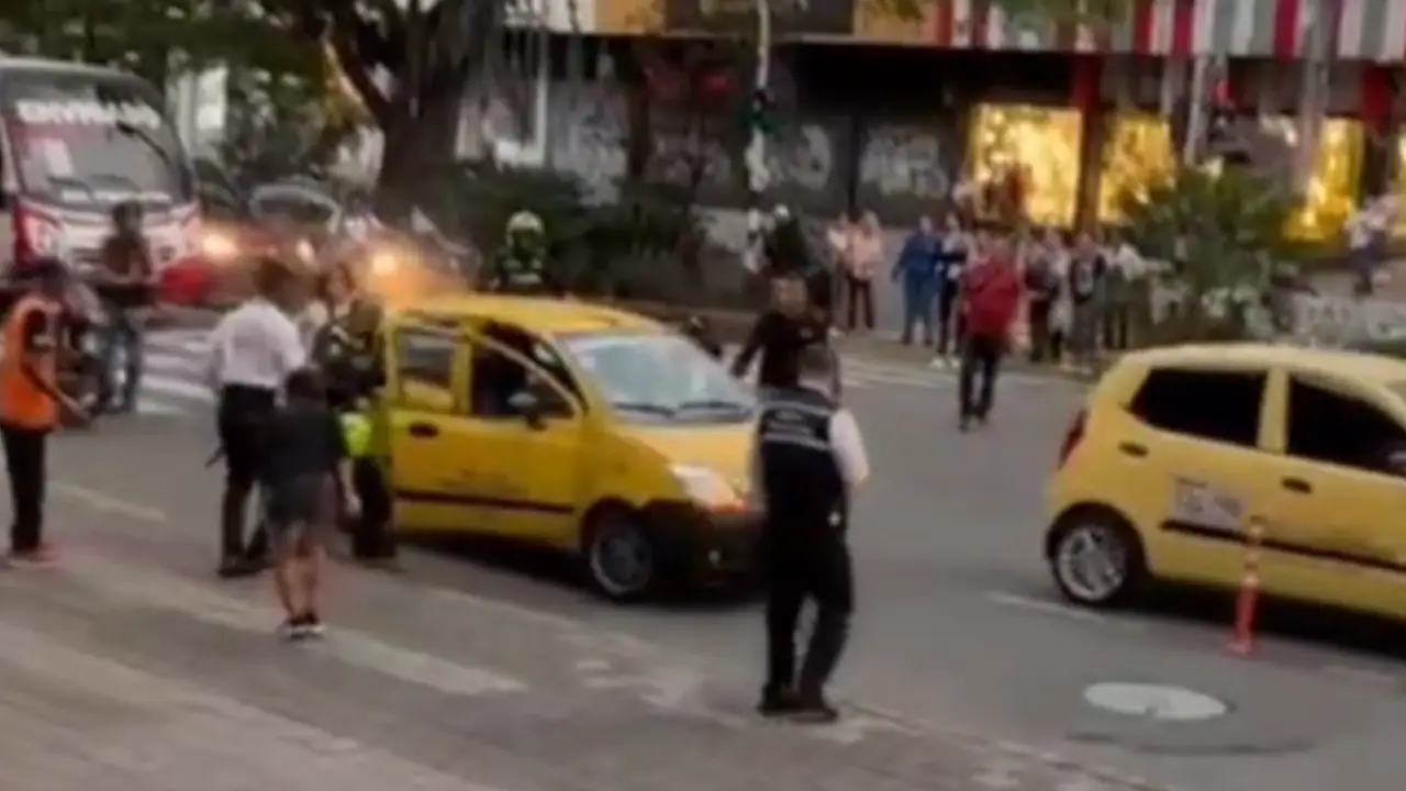 Hombre que habría robado a dos mujeres también hurtó un taxi para escapar; la Policía no lo dejó ir Hombre que habría robado a dos mujeres también hurtó un taxi para escapar; la policía no lo dejó ir