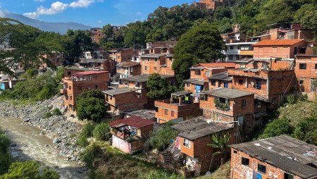 El hecho en el barrio La Iguaná que dejó un saldo trágico: una persona fallecida y otra en estado crítico