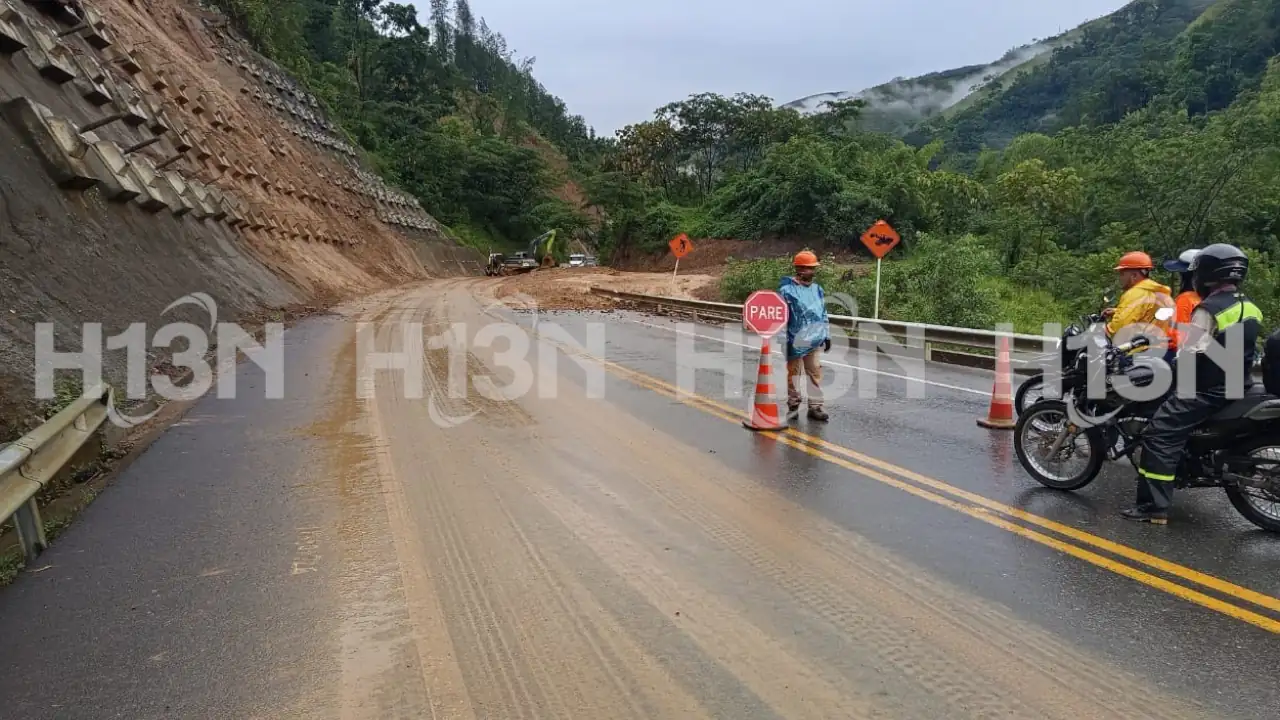 Tras derrumbe, ya hay paso a un carril en la vía Medellín – Urabá