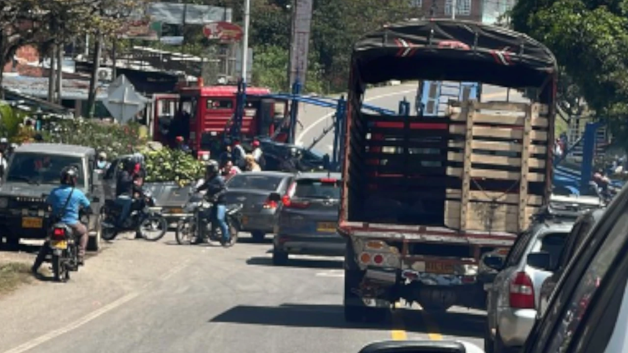 Se registran bloqueos en la vía Panamericana: indígenas exigen cumplir acuerdos ViaPanamericanaBloqueo