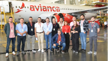 Empresarios del Aburrá Sur exploran su futuro en la industria aeronáutica con visita al MRO de Avianca