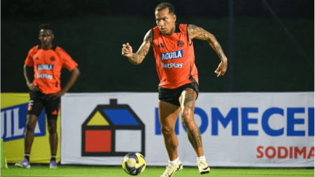 La convocatoria de Dayro Moreno a la Selección Colombia ha generado revuelo y opiniones divididas entre los aficionados y expertos. Ahora, la pregunta es si merece tener minutos en el partido contra Bolivia en Barranquilla