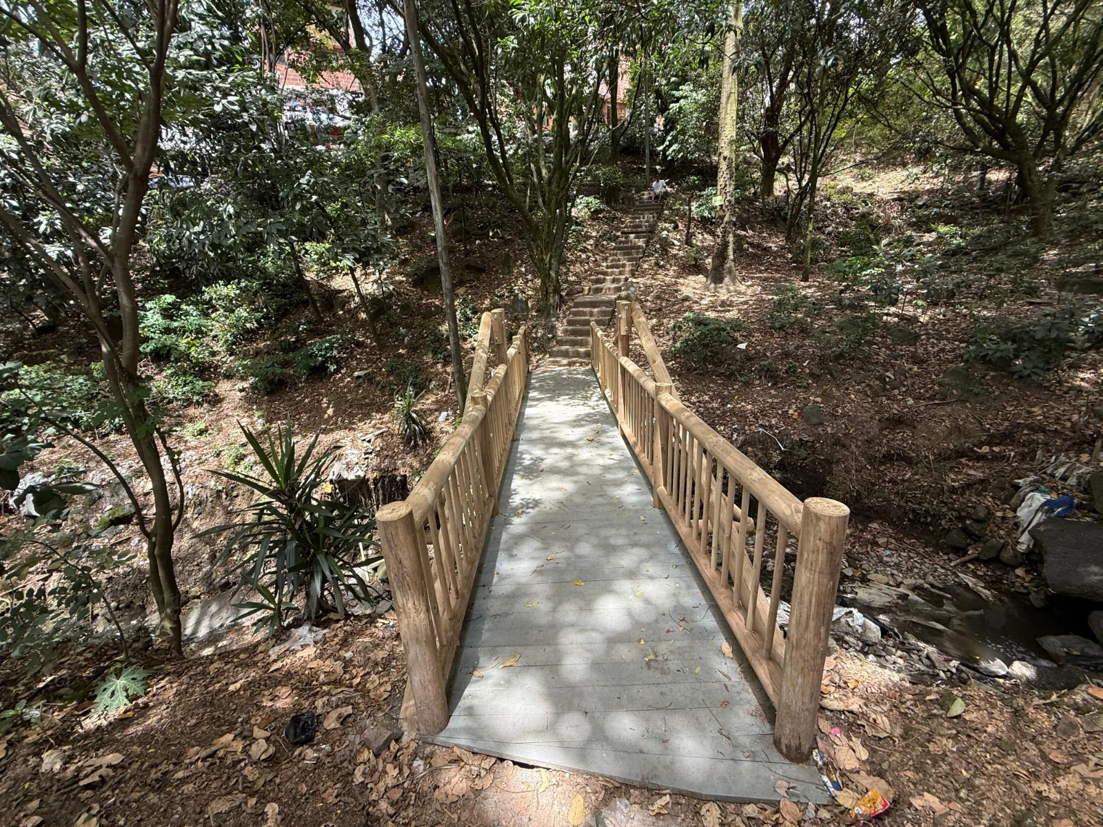 Por la seguridad de la comunidad: Medellín interviene puentes peatonales y parques infantiles 1 puentes-peatonales-1