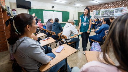 Tejiendo Hogares fortalece el rol protector del personal de apoyo en las instituciones educativas de Medellín 03 5