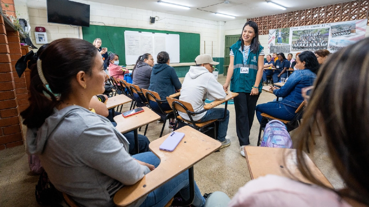 Tejiendo Hogares fortalece el rol protector del personal de apoyo en las instituciones educativas de Medellín 03 5