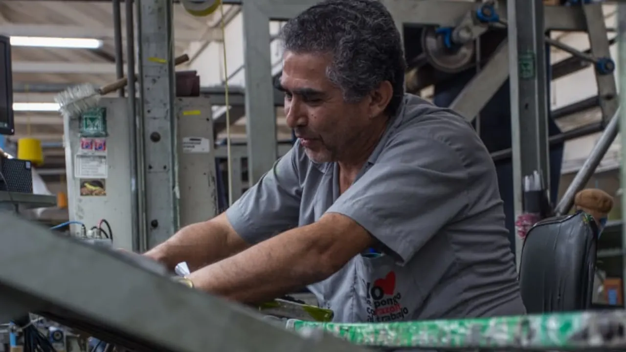 Centrales obreras advierten a Petro que su decreto pone en riesgo el empleo de 8.000 trabajadores textiles