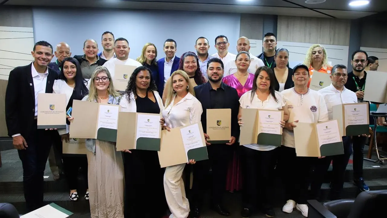 Gobernación de Antioquia entrega reconocimiento a los ediles más destacados del departamento