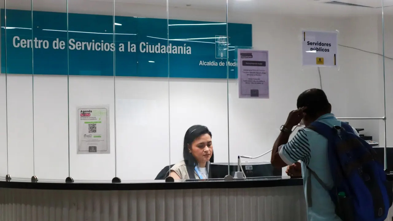 La Alcaldía de Medellín ajusta sus horarios para atender a los ciudadanos durante tres sábados de octubre y noviembre La Alcaldía de Medellín ajusta sus horarios para atender a los ciudadanos durante tres sábados de octubre y noviembre