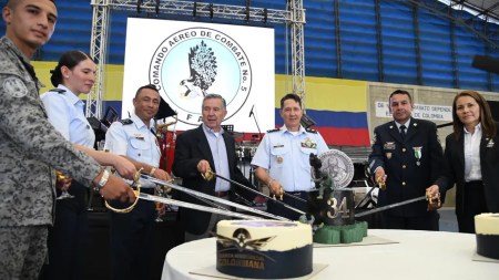 Oficiales, soldados y veteranos se reúnen para celebrar el aniversario 34 del CACOM 5