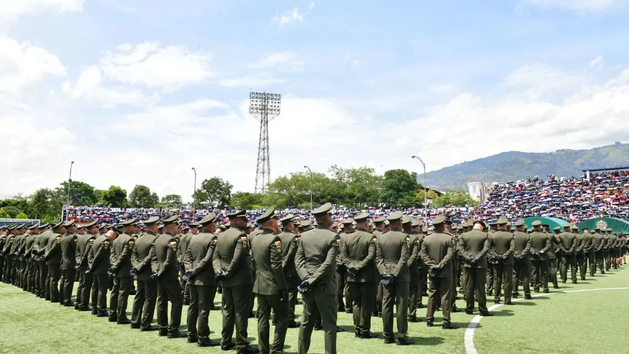 Casi 2.000 policías reciben ascenso y refuerzan la seguridad en Antioquia, Córdoba y Chocó