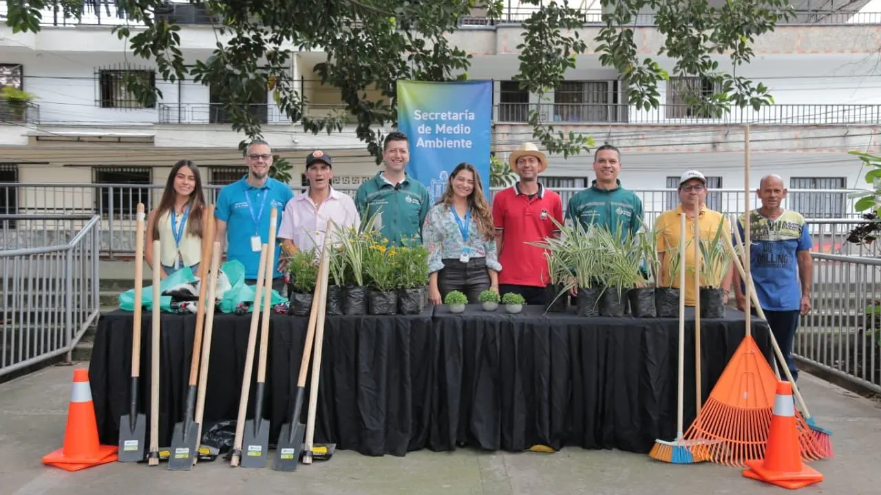 En Itagüí les dieron empleo a exhabitantes de calle para embellecer los parques y zonas verdes de la ciudad