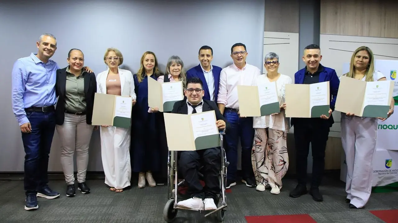 Gobernación de Antioquia entrega reconocimiento a los ediles más destacados del departamento