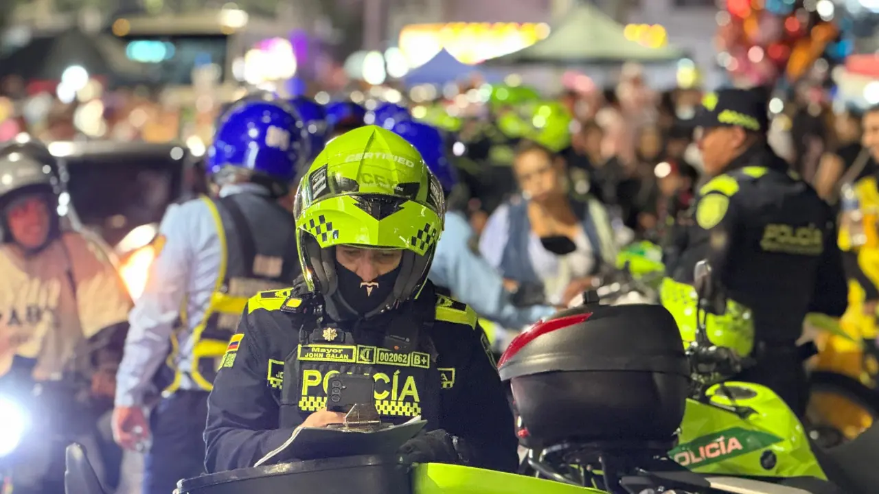 Medellín refuerza la seguridad con más de mil policías por la noche de los Disfraces