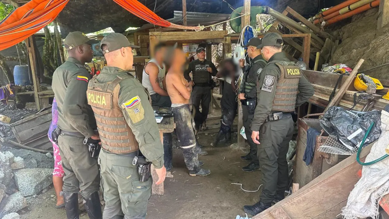 Policía capturó a cuatro hombres tras desmantelar mina ilegal en Girardota con explosivos artesanales
