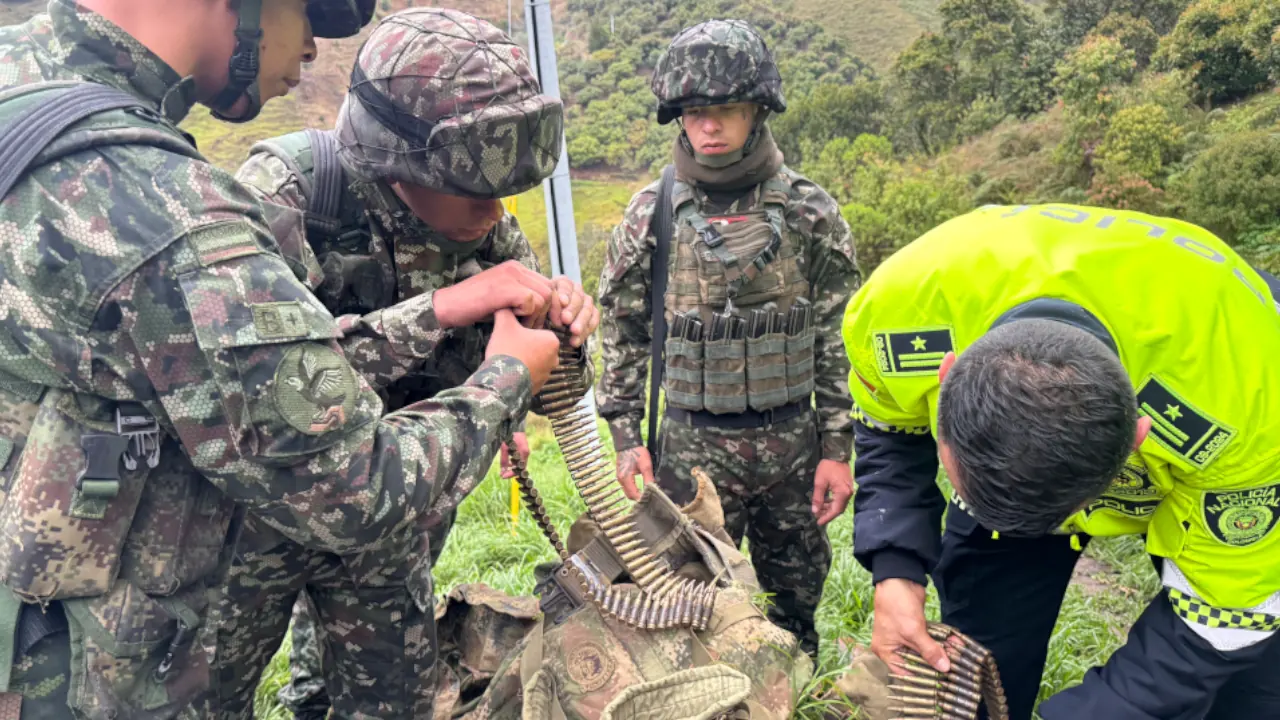 En Sonsón rescataron 20 perros que estaban sin control y capturaron a un hombre con armas