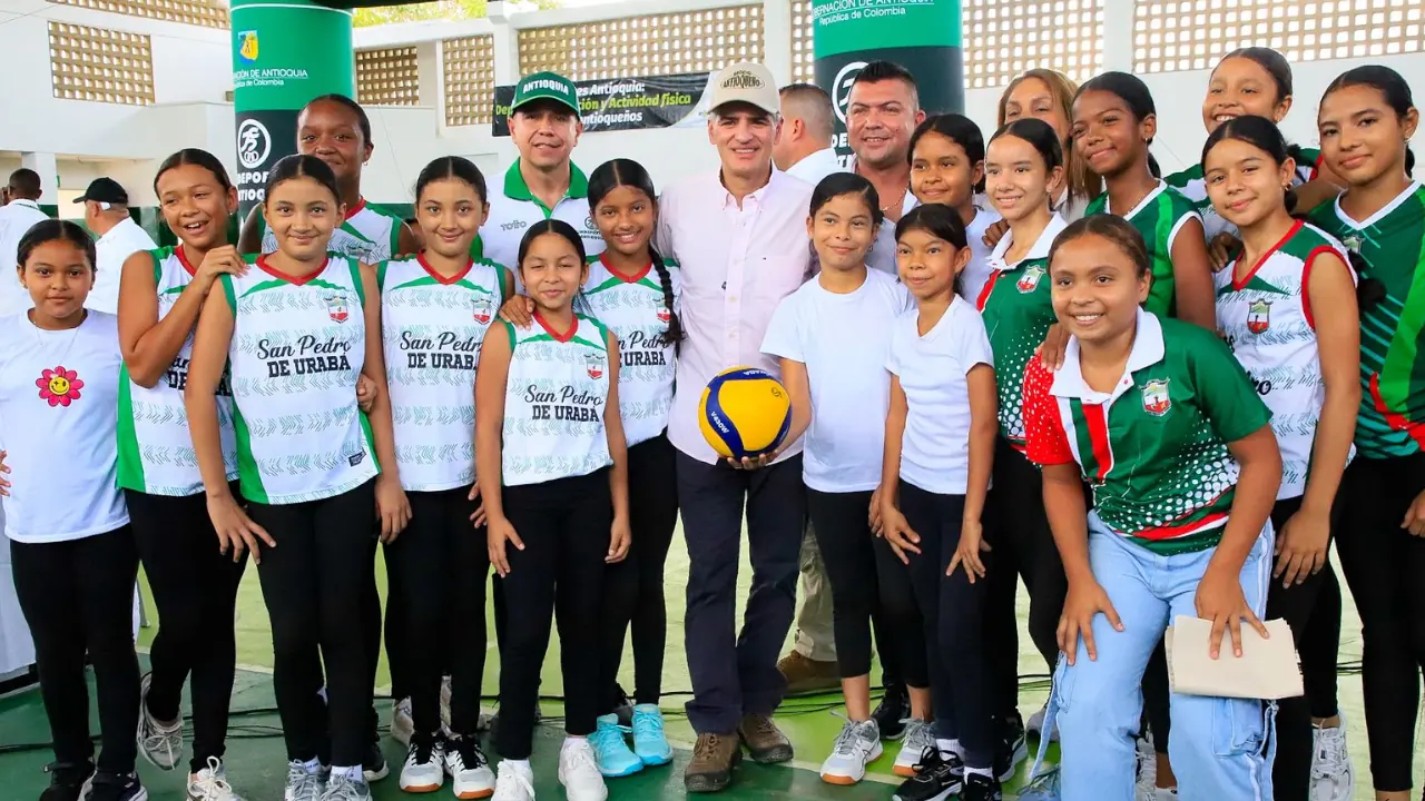 Gobernador de Antioquia entrega renovaciones en salud, deporte y vivienda en San Pedro de Urabá 2 Gobernador de Antioquia entrega renovaciones en salud, deporte y vivienda en San Pedro de Urabá
