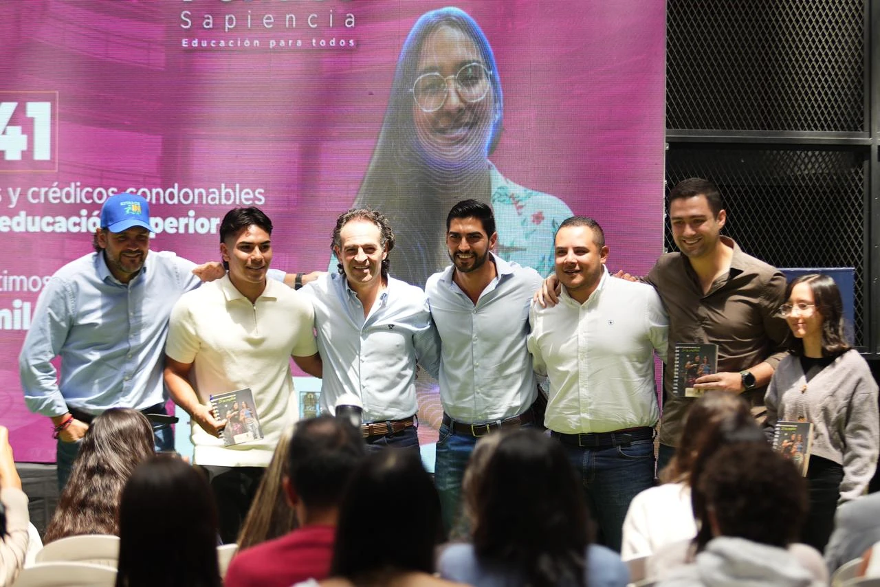 ¡Qué bien! Alcaldía de Medellín entregó 741 becas y créditos condonables para la educación superior 1 Becas-créditos-condonables-educación-superior-1