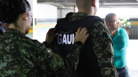 Se refuerza la seguridad para Fiscalía y Ejército con 237 chalecos antibalas: la Alcaldía invirtió $718 millones Chalecos3