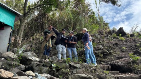 Familias de El Picacho fueron sensibilizadas sobre la prevención de la ocupación ilegal de terrenos inestables Construcciones-Doce-de-Octubre