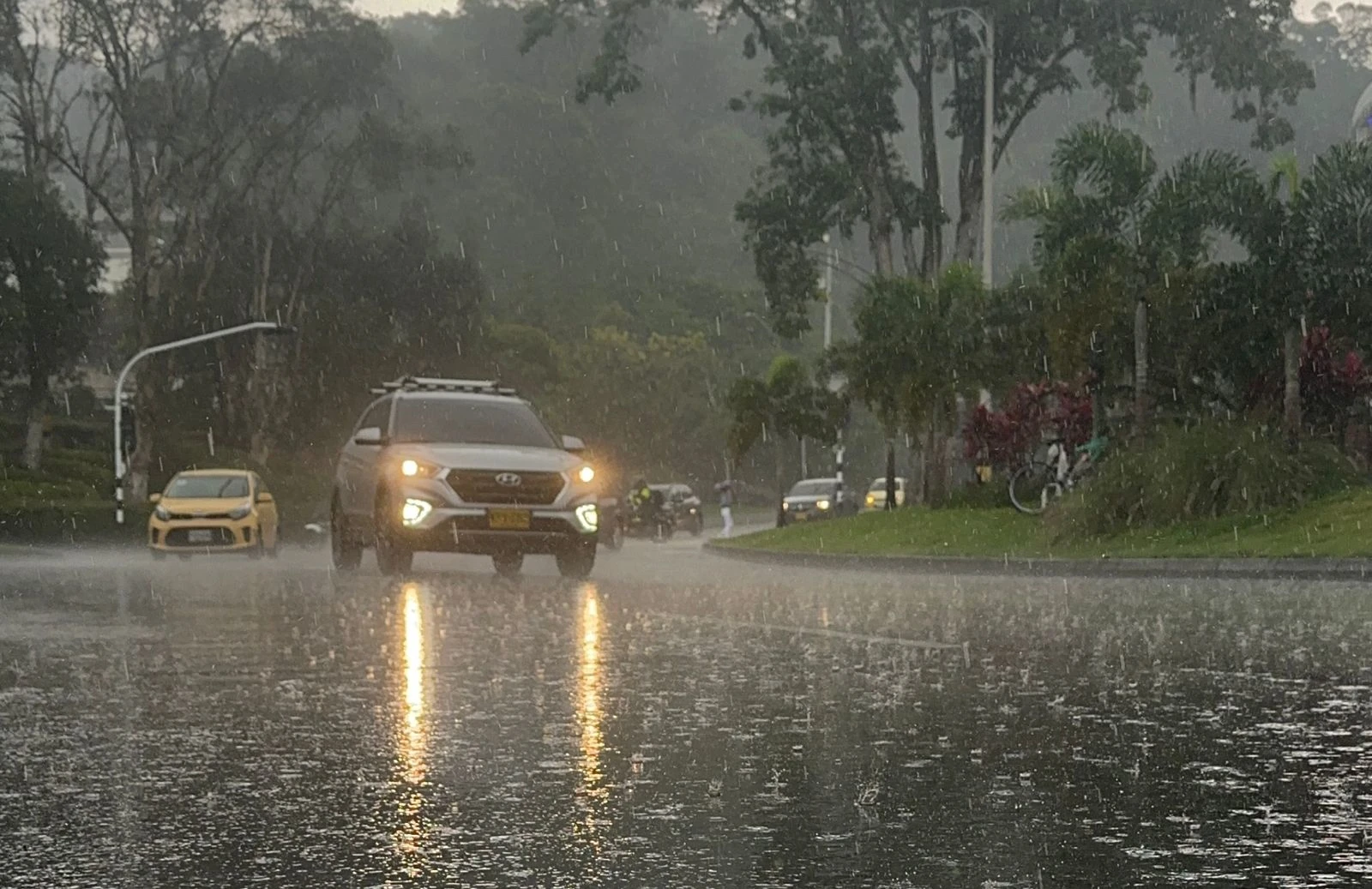 Intensas lluvias se extienden por el norte del Valle de Aburrá y se espera que durante la tarde persistan en algunos sectores de la subregión
