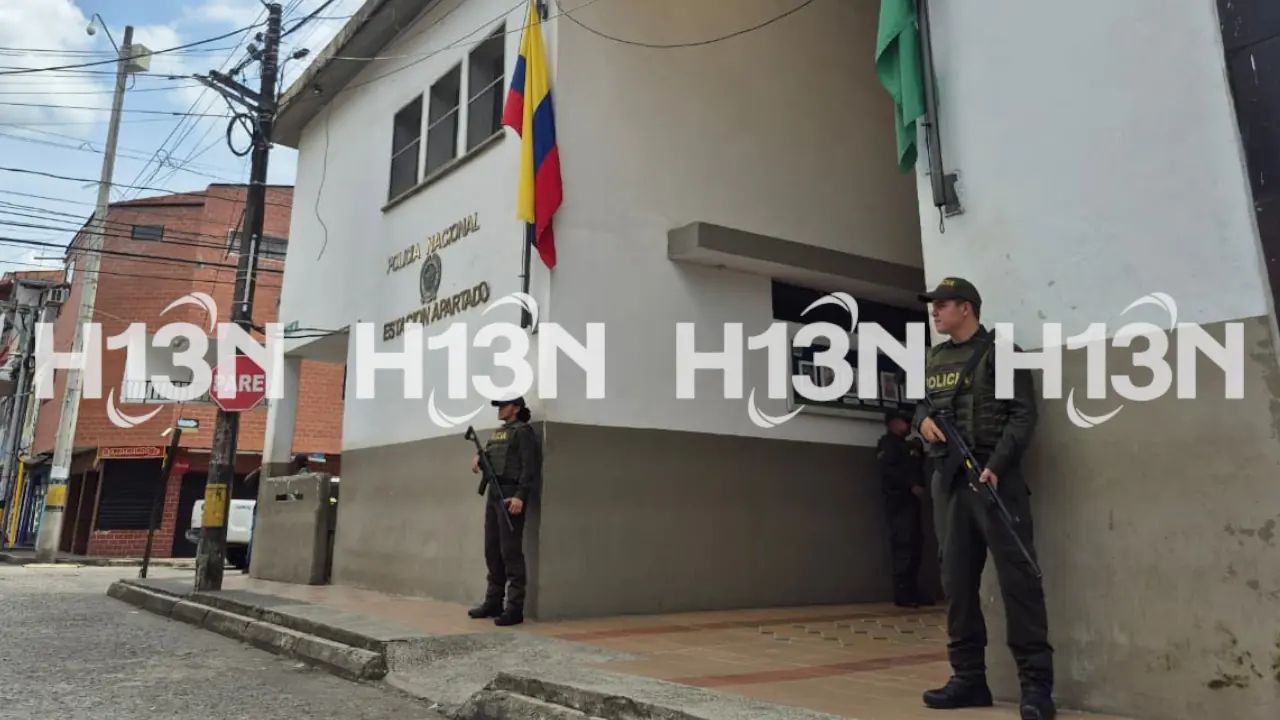 18 reclusos se escaparon de la Estación de Policía de Apartadó en la madrugada 18 reclusos se escaparon de la Estación de Policía de Apartadó en la madrugada