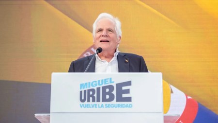 ¡Chao con adiós! Centro Democrático saca a Miguel Uribe Londoño de su precandidatura en medio de choque interno “Extraditaré a Petro” la contundente frase de Miguel Uribe Londoño durante su visita a Bogotá