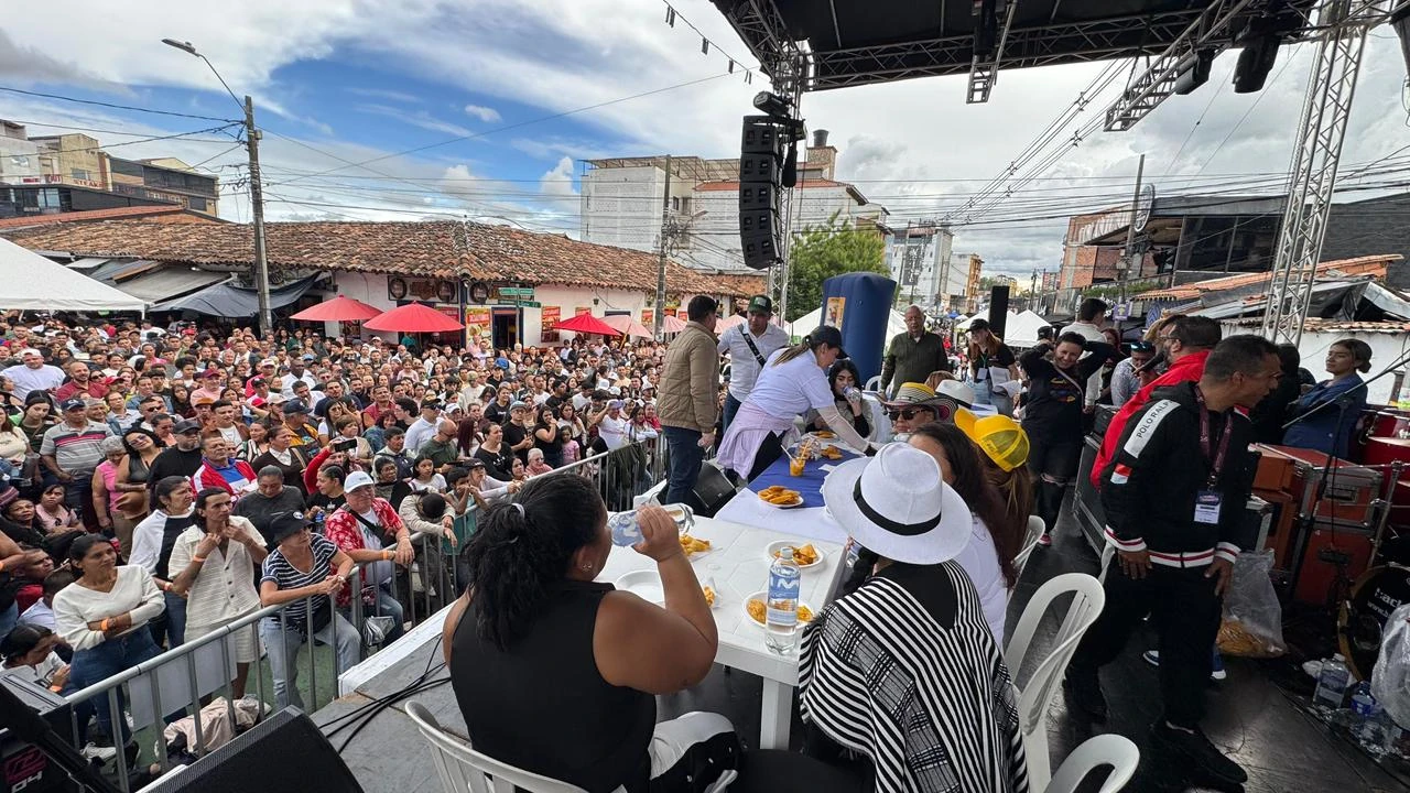 Más de 25.000 personas asistieron a las Fiestas de la Empanada, el Dulce y el Postre 2025 2 Fiestas-de-la-empanada-Rionegro-2