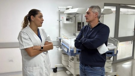 Gobernador de Antioquia visitó a los niños heridos por explosivo en San Andrés de Cuerquia y pidió justicia internacional