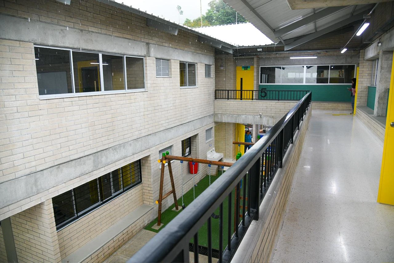 ¡Quedó muy linda! Gobernación de Antioquia entrega nueva Institución Educativa Rural San pablo, en Támesis 2 Institución-Educativa-Rural-San-Pablo-2