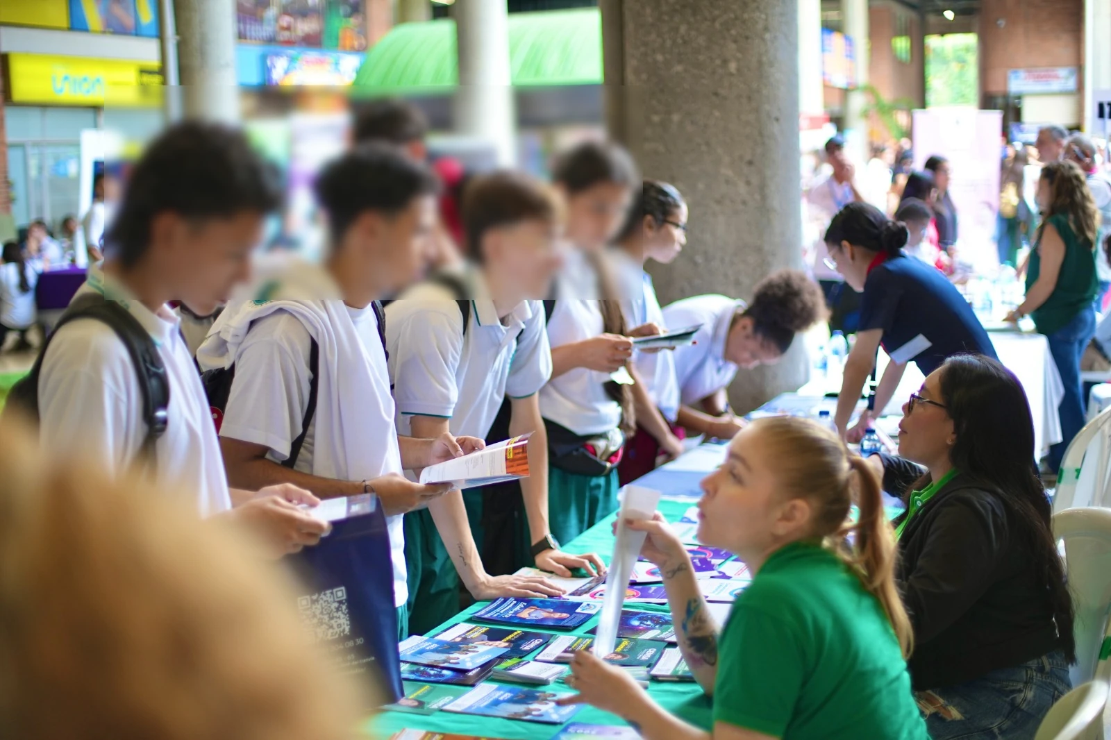 Jóvenes de corregimientos de Medellín recibirán orientación sobre su proyecto educativo en la Feria "Siguiente Nivel en tu Territorio" 2 Jóvenes-futuro-educativo-2