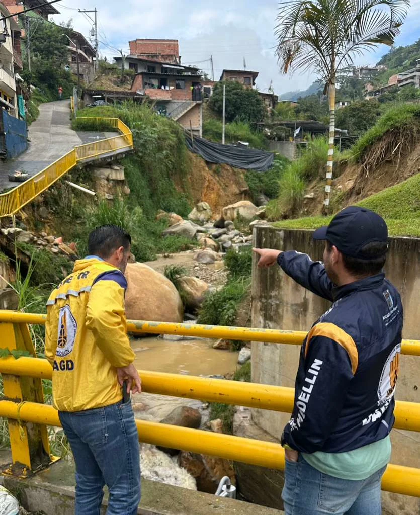 Lluvias provocaron creciente súbita de la quebrada Altavista: tres comunas de la ladera occidental las más afectadas 3 Lluvias DAGRD 2