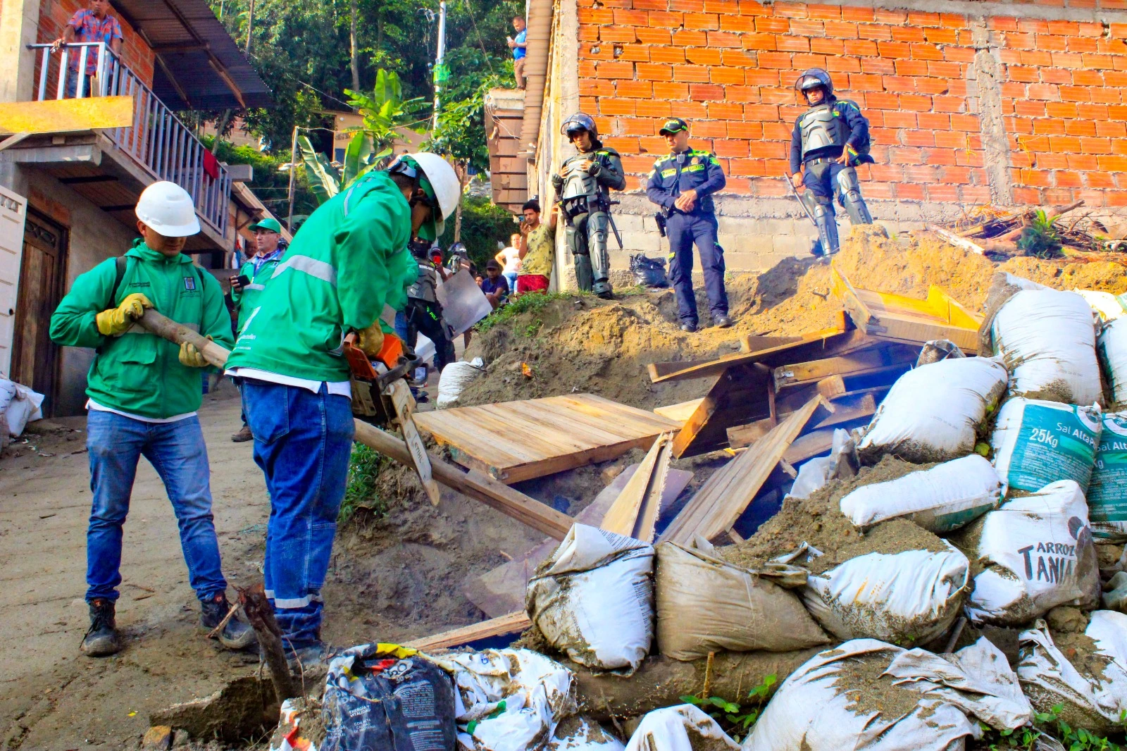 En 2025, la Alcaldía de Medellín ha removido 1.467 construcciones ilegales 2 Loteo-ilegal-2