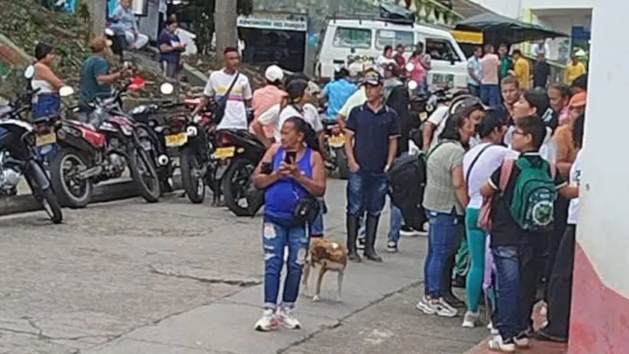 Más de mil personas de Briceño abandonan sus hogares por enfrentamientos entre disidencias y el Clan del Golfo