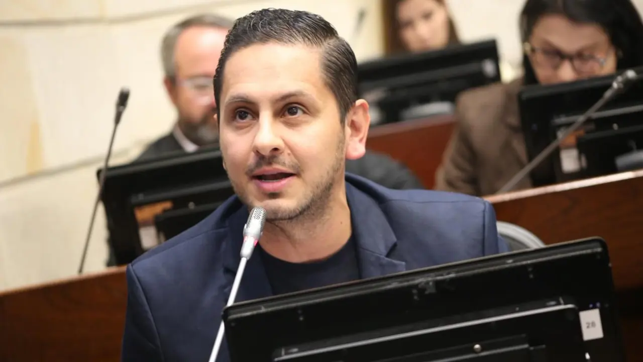 Senador Esteban Quintero rechaza el presupuesto del 2026 por recortes al deporte y la juventud