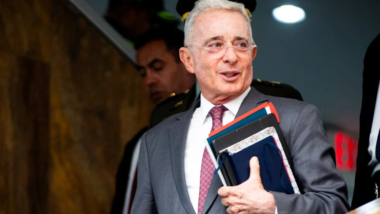 «La juez se equivocó»: Uribe fue declarado inocente, revocaron la condena de 12 años por soborno y fraude procesal UribeInocente