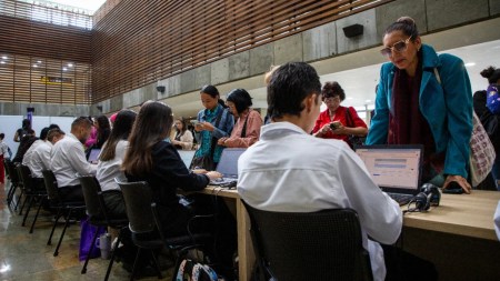 Medellín realiza el primer festival para mujeres: 6.200 vacantes laborales y 500 oportunidades de formación festival-para-mujeres-con-una-empleaton