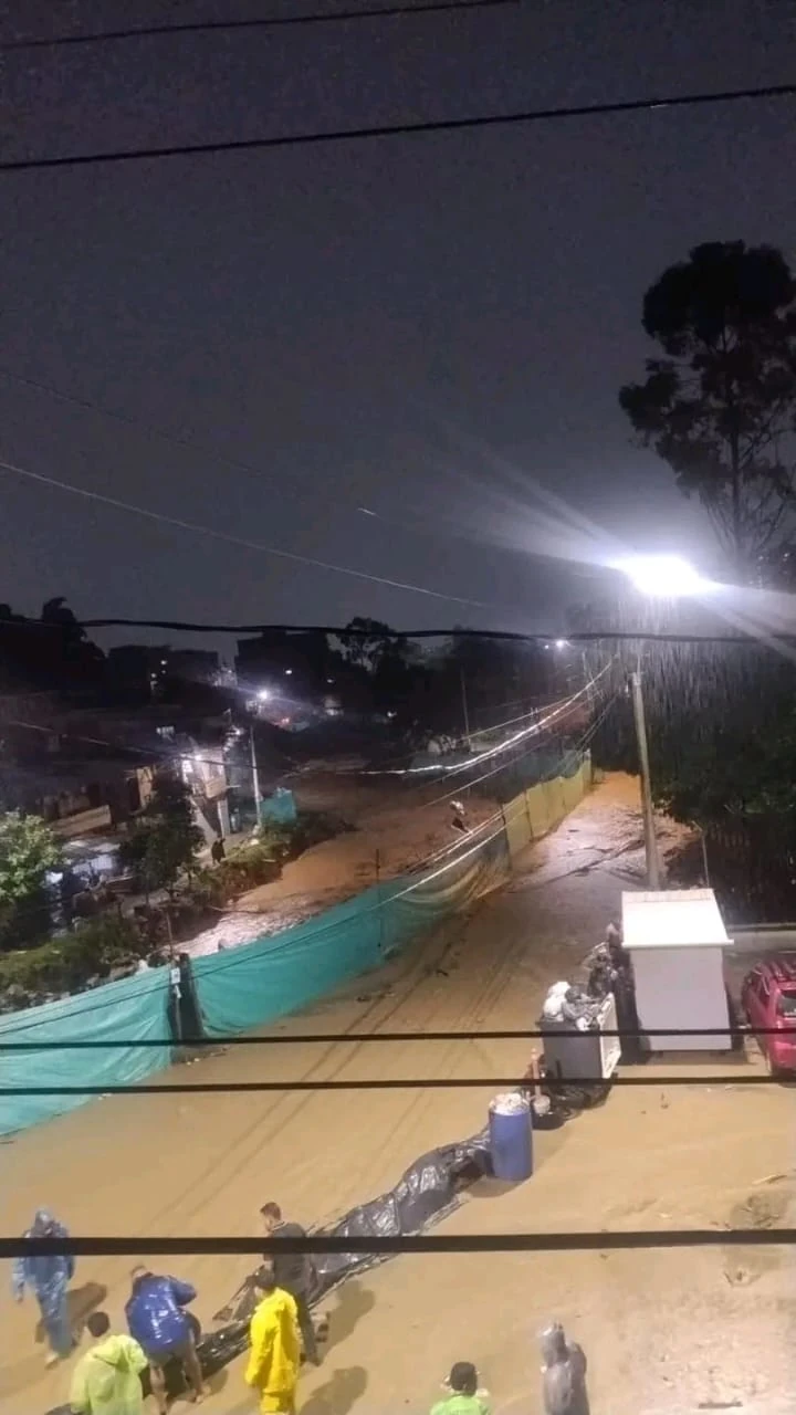 Lluvias provocaron creciente súbita de la quebrada Altavista: tres comunas de la ladera occidental las más afectadas 1 inundaciones-Altavista