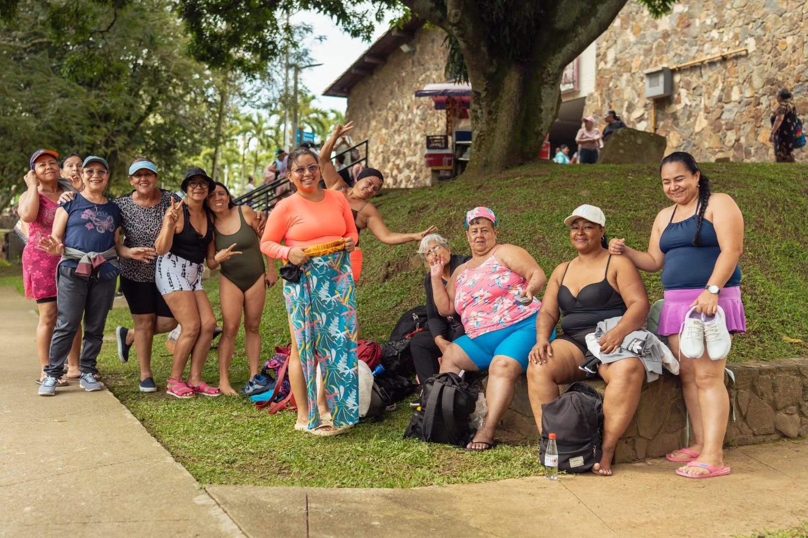 ¡Se lo merecían! 5.000 cuidadoras de Medellín disfrutaron de una jornada de descanso y bienestar 2 madres-comunitarias-cuidadoras-2