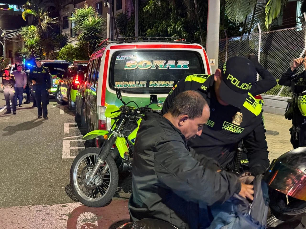 Operativos en Medellín dejan resultados contundentes: 27 capturas y la incautación de más de 124 armas blancas 2 ofensiva-multicrimen-medellín-2