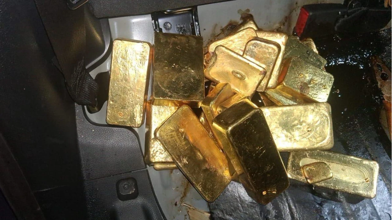 Así camuflaban el oro: Ejército halla 42 kilos ocultos en el tanque de gasolina