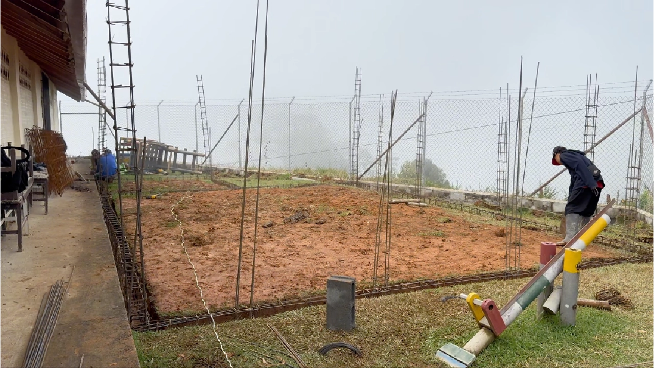 La ceja-construcción