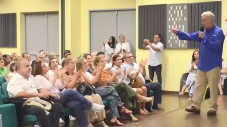 Álvaro Uribe propone crédito popular para acabar con el gota a gota y apoyar jóvenes emprendedores Álvaro Uribe propone crédito popular para acabar con el gota a gota y apoyar jóvenes emprendedores