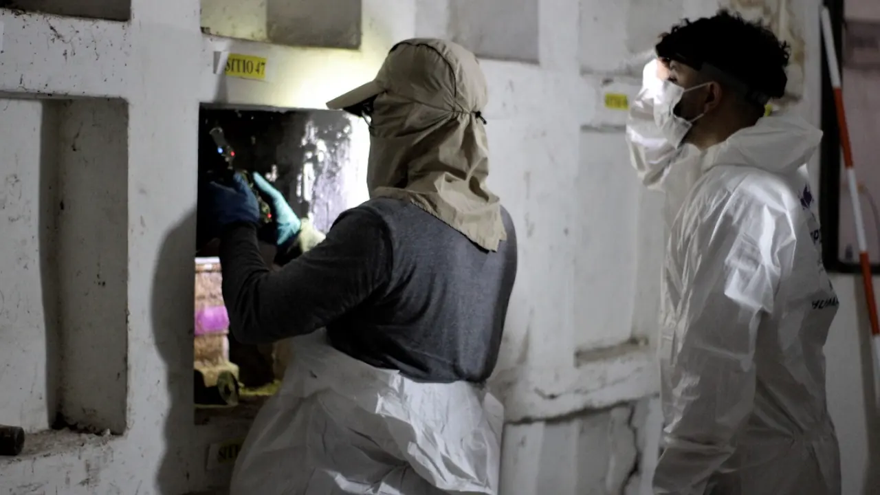Buscan recuperar cuerpos de desaparecidos en el cementerio de Caldas, Antioquia en nueva intervención forense Buscan recuperar cuerpos de desaparecidos en el cementerio de Caldas, Antioquia en nueva intervención forense