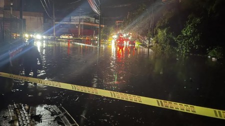 Fuertes lluvias dejan calles inundadas, árboles caídos y caos en varios sectores de La Estrella