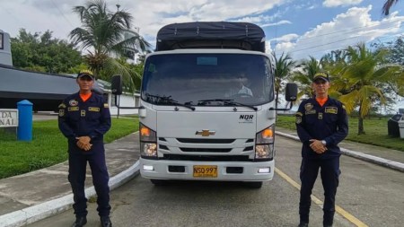 Gobernación de Antioquia entrega camiones y motores a la Armada con recursos de la Tasa de Seguridad